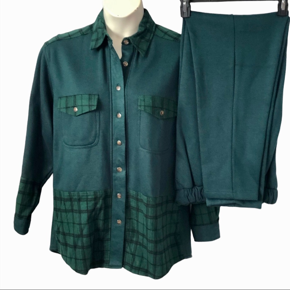 Cristina Womens Two piece Soft Forest Green  pants and shirt outfit Sz M